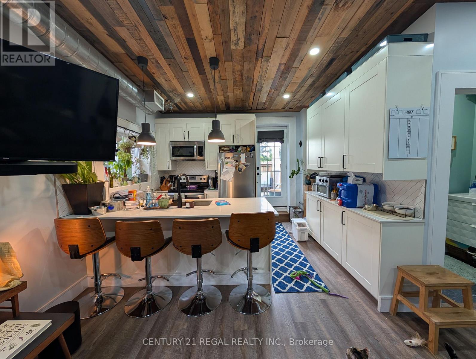 923 Kingston Road — photo 4
