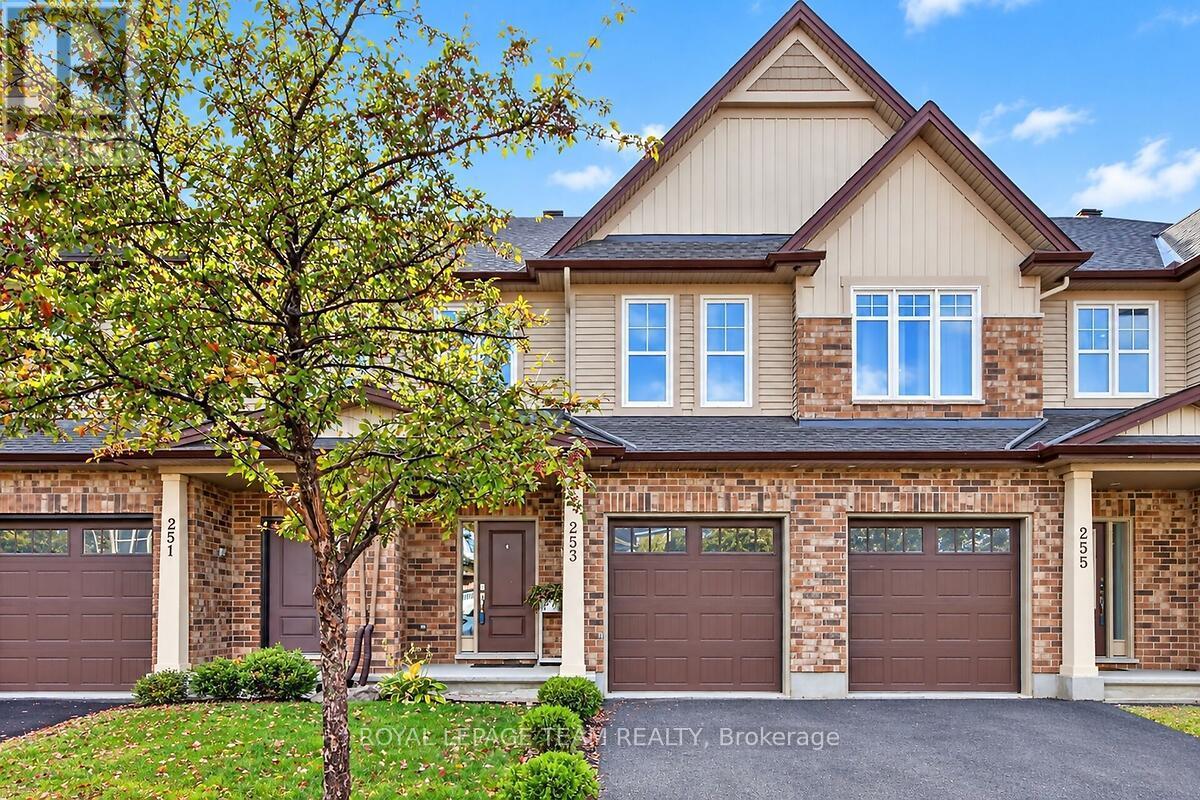 253 FERGUS CRESCENT - 2