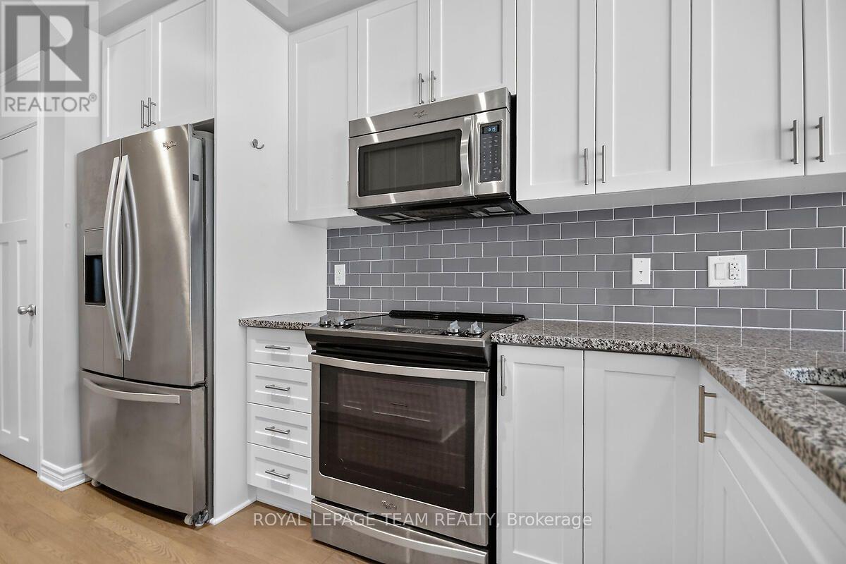 253 FERGUS CRESCENT - 17