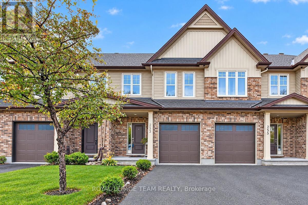 253 FERGUS CRESCENT - 1