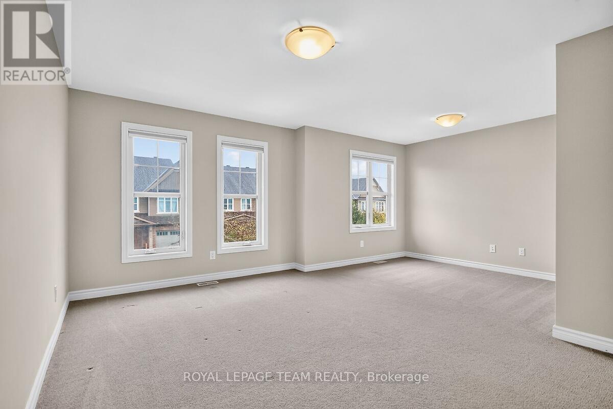 253 FERGUS CRESCENT - 24