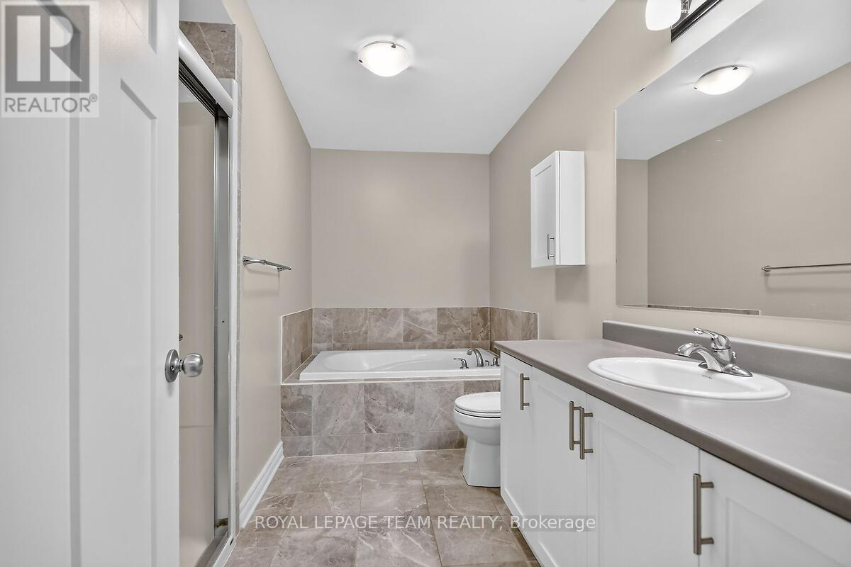 253 FERGUS CRESCENT - 27