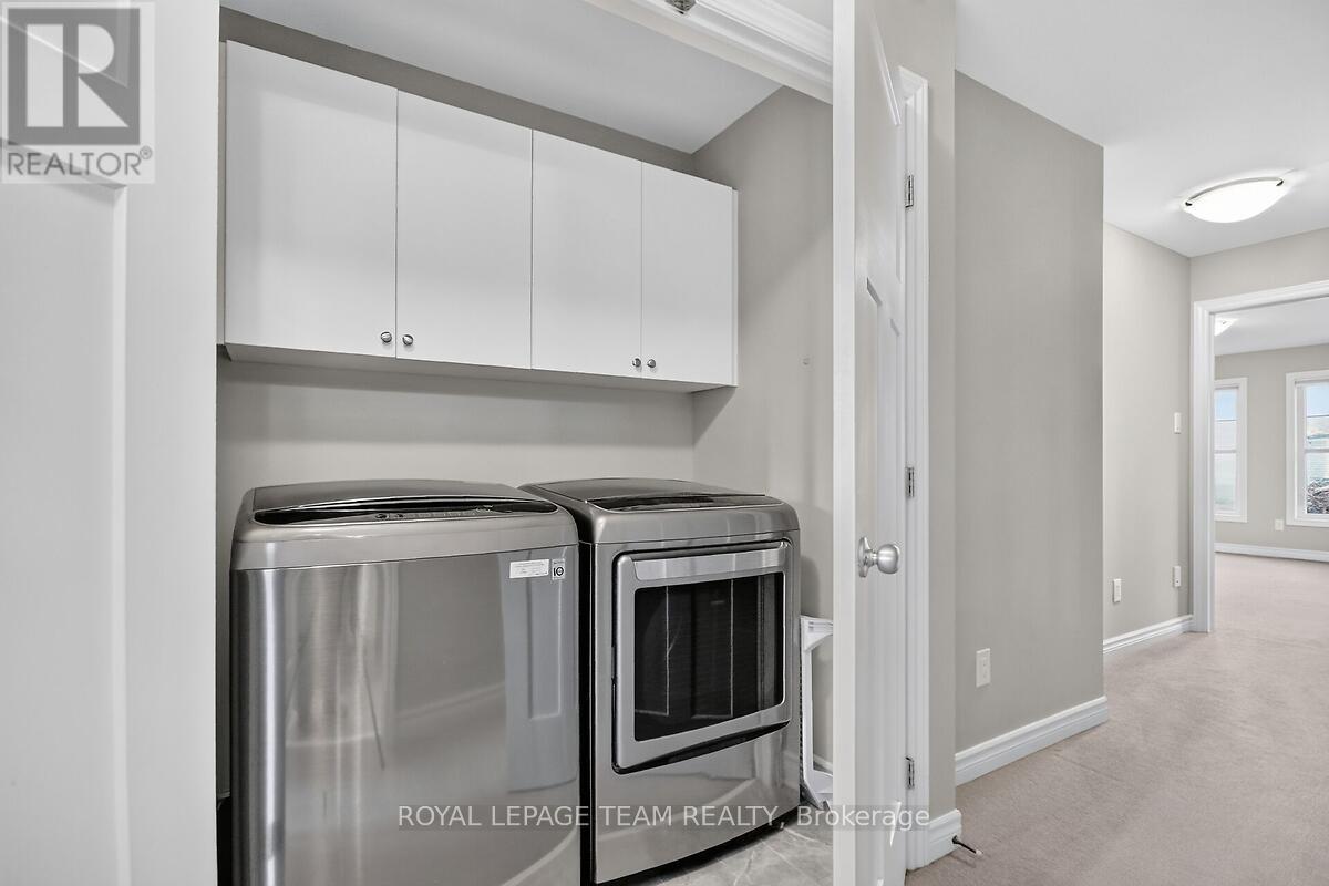 253 FERGUS CRESCENT - 35