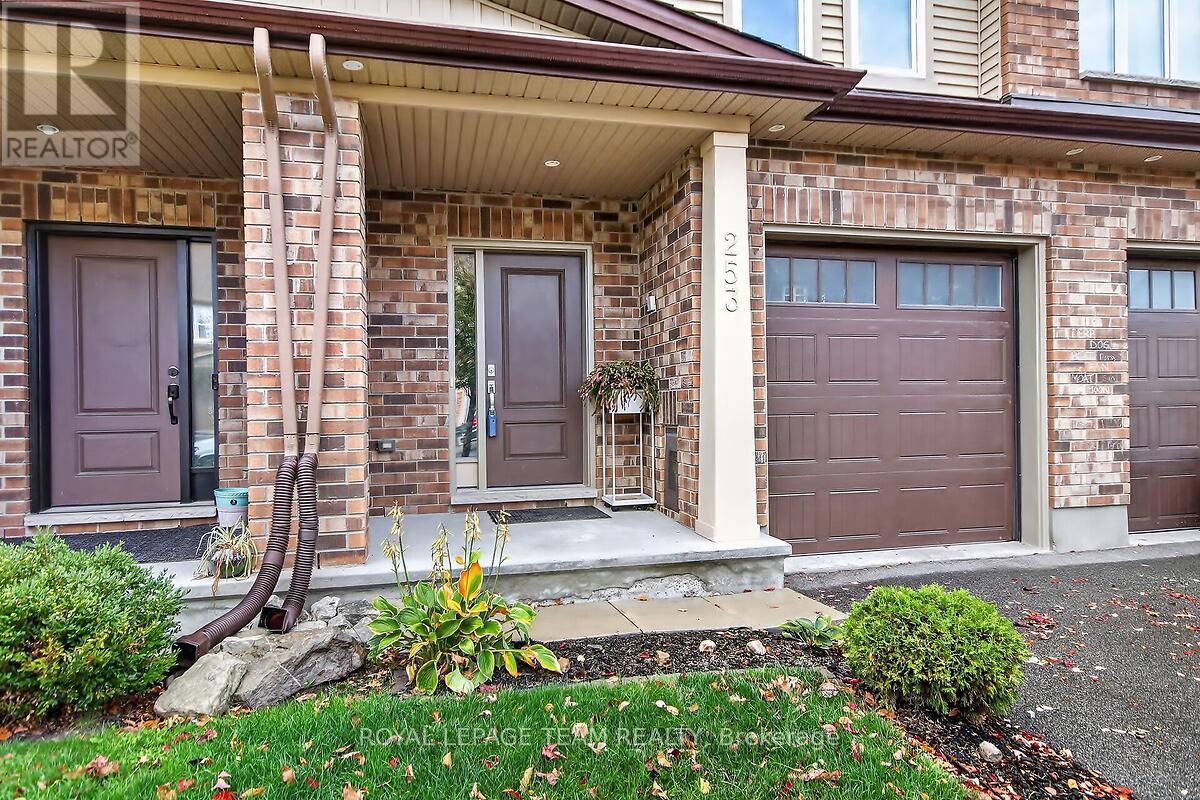 253 FERGUS CRESCENT - 3