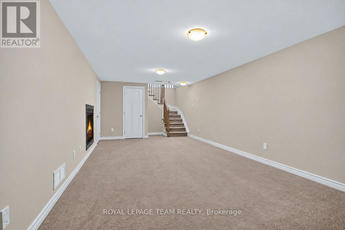 253 FERGUS CRESCENT - 37