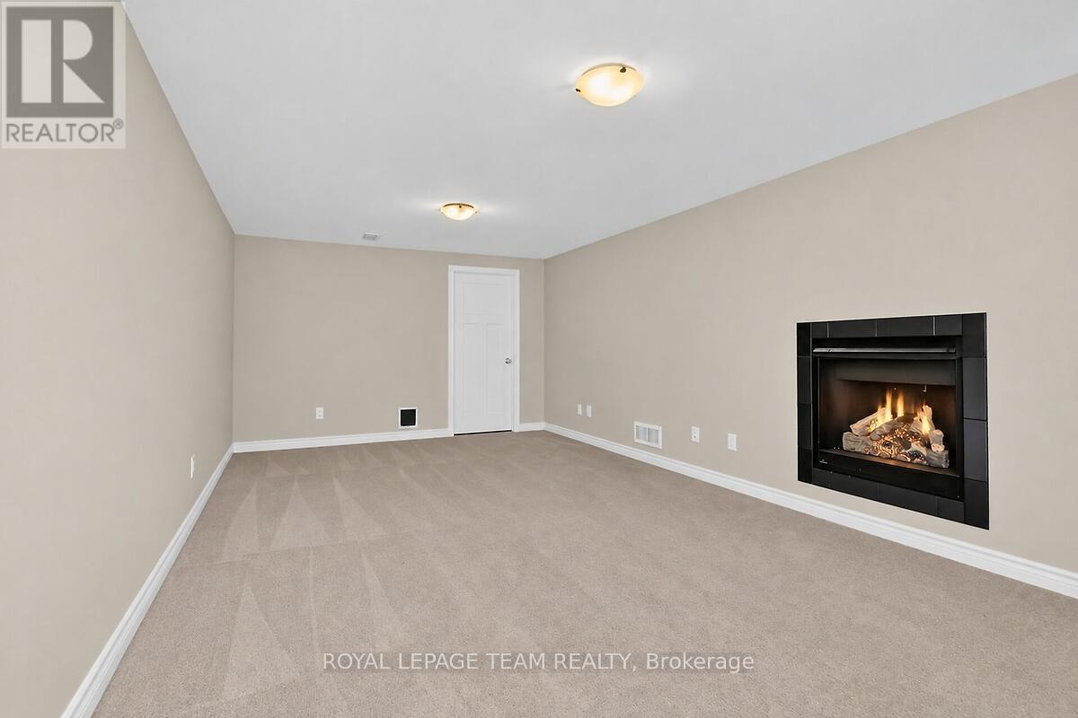 253 FERGUS CRESCENT - 38