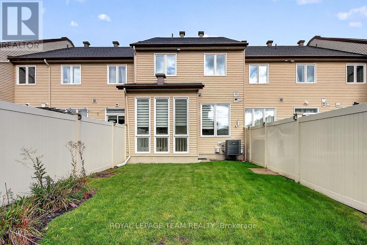 253 FERGUS CRESCENT - 40