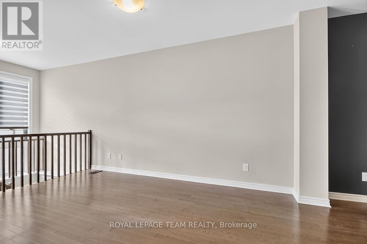253 FERGUS CRESCENT - 6