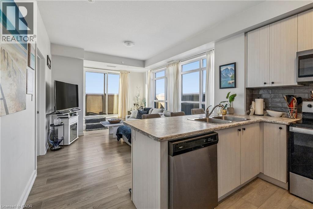 #1005 450 DUNDAS Street E - 16