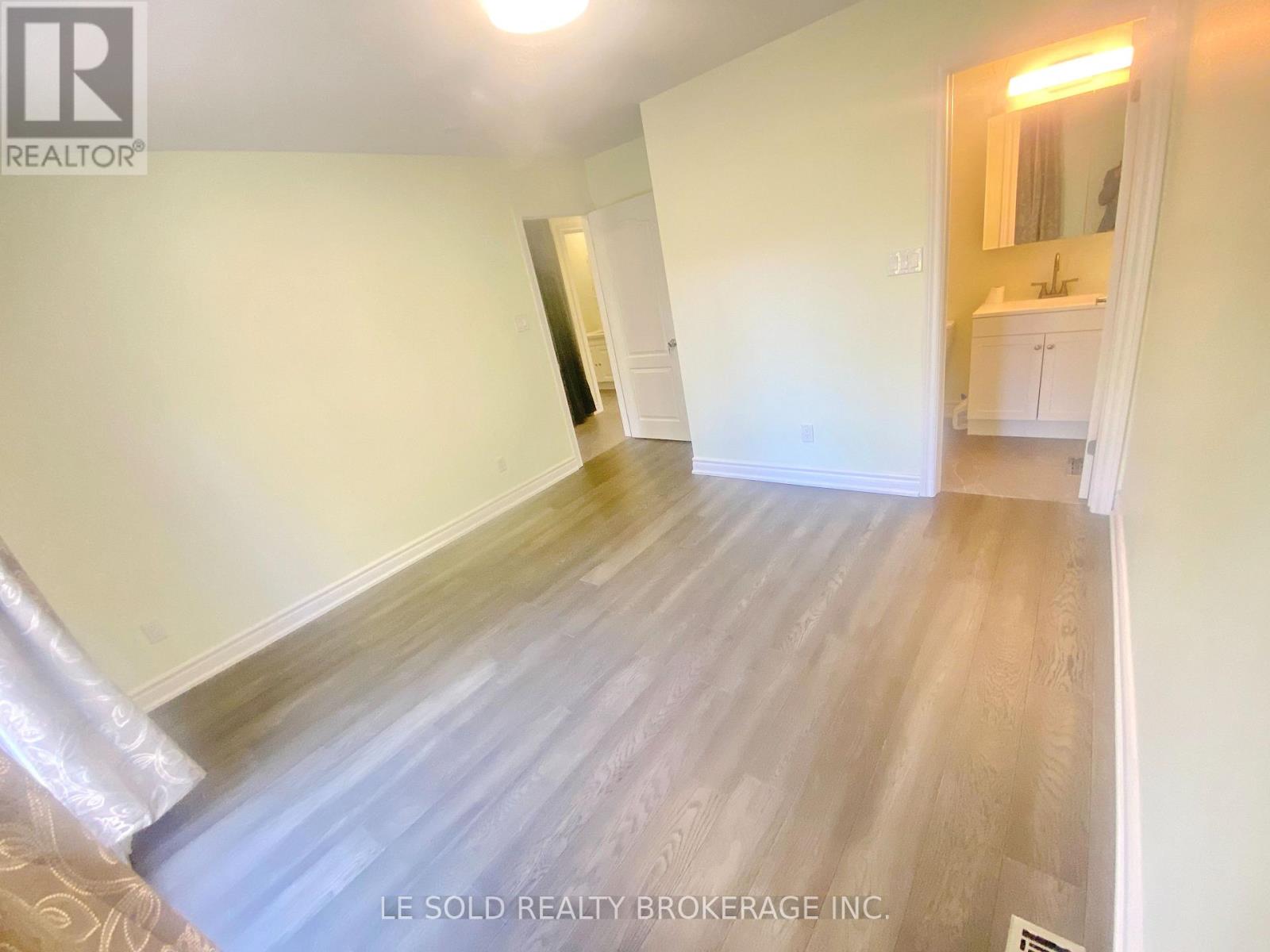 2 Chipwood Crescent — photo 16