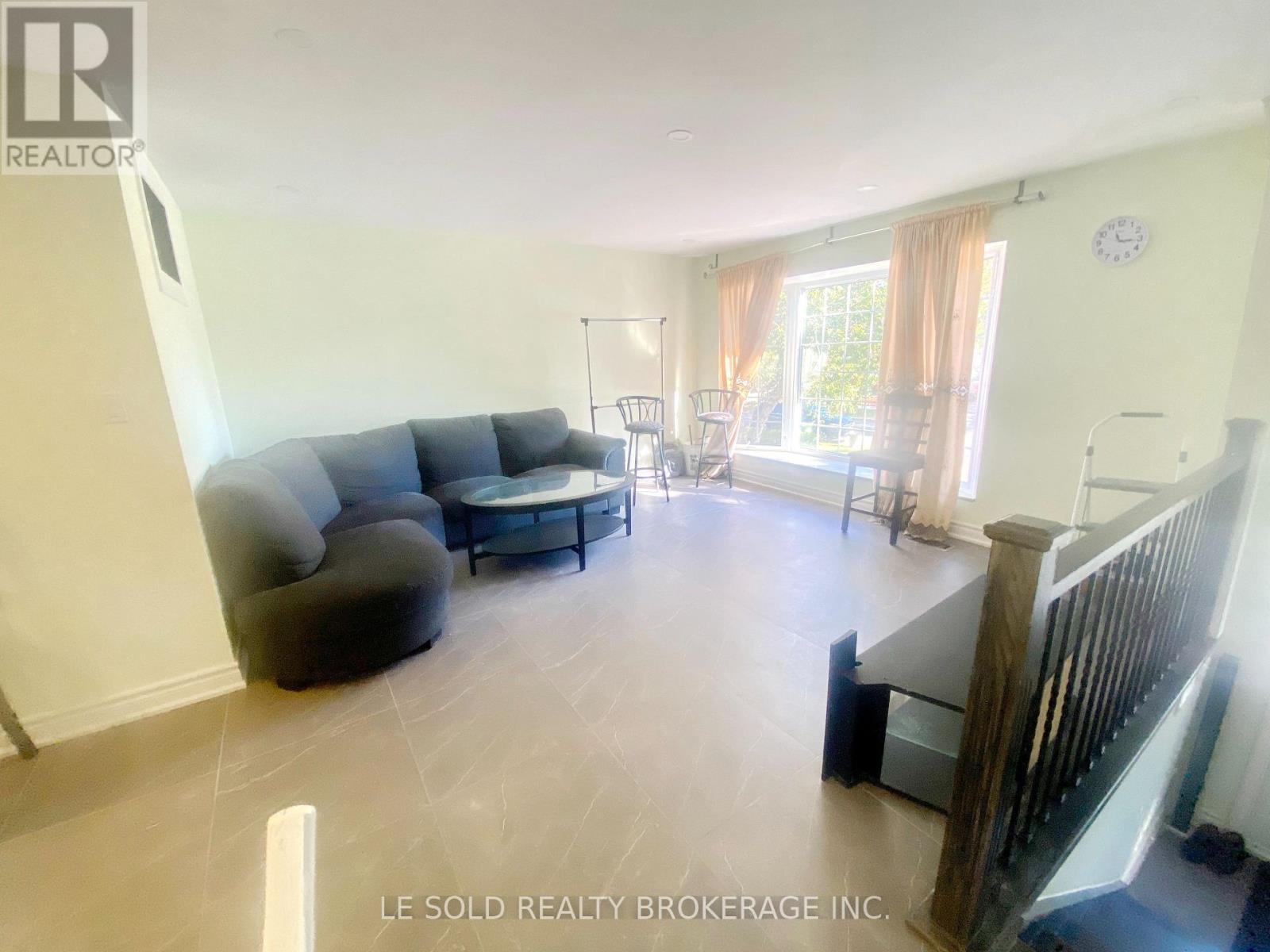 2 Chipwood Crescent — photo 7