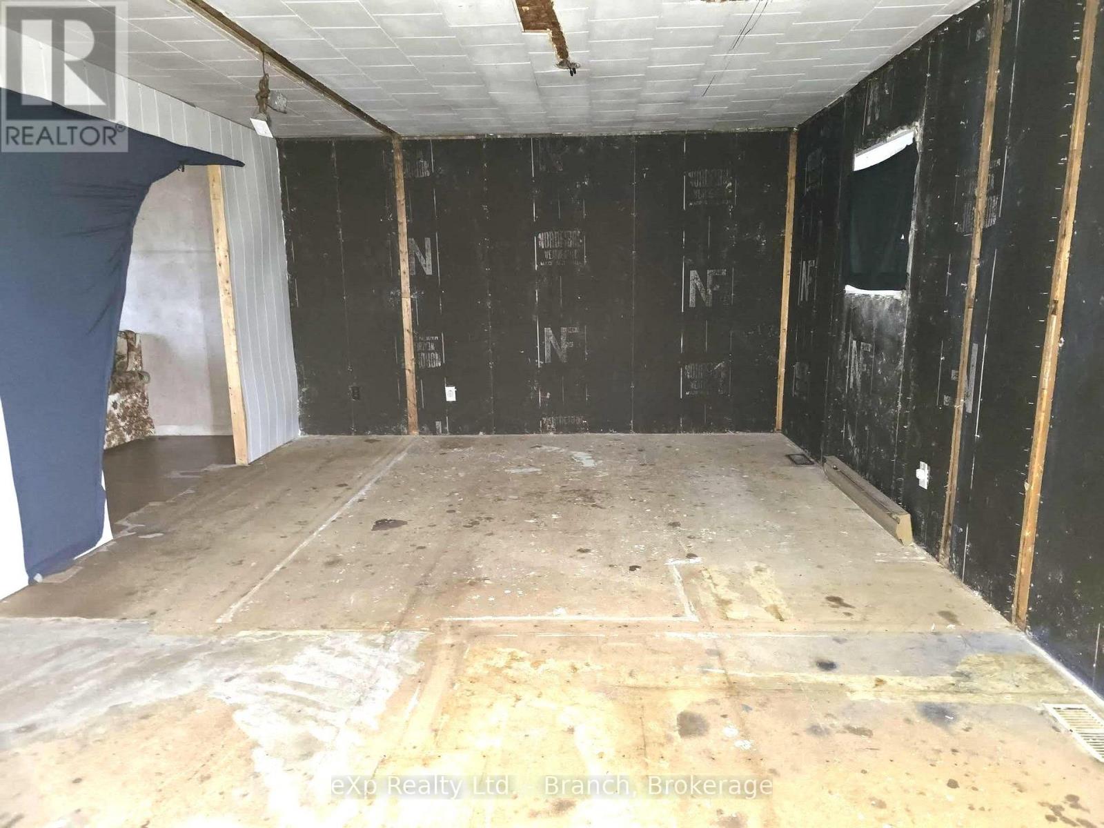 518 11 HIGHWAY W - 11