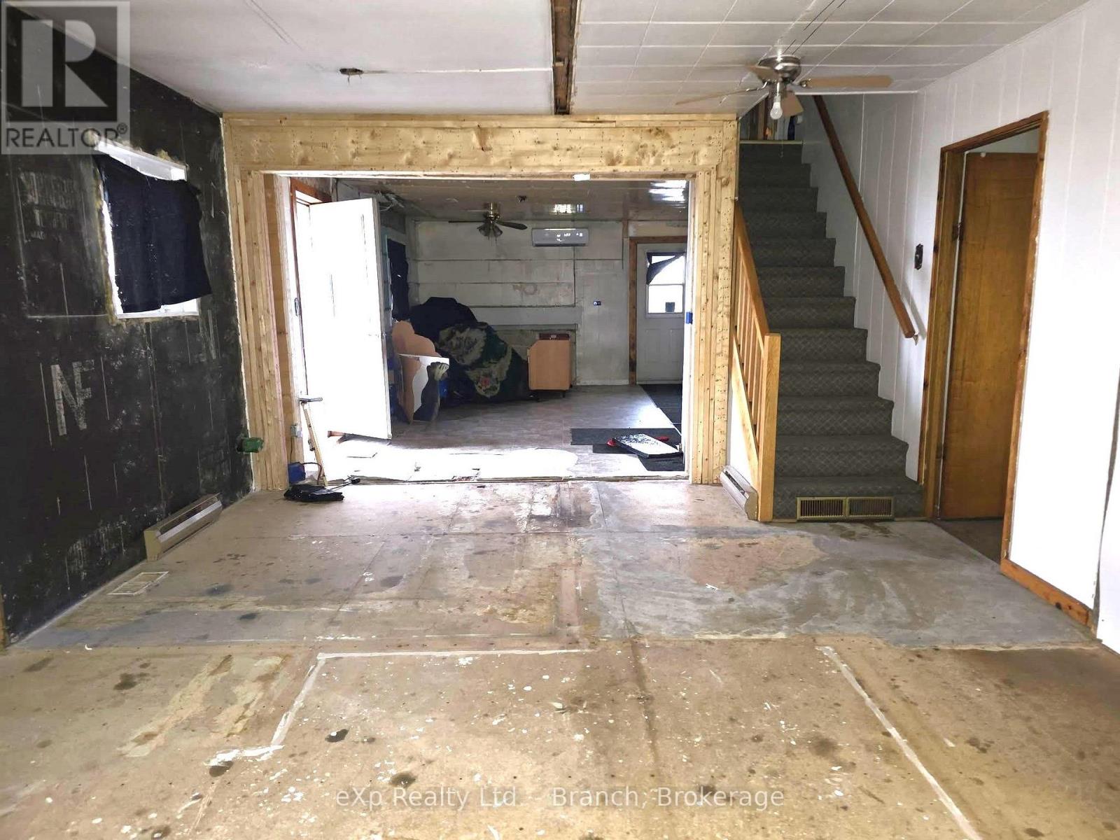518 11 HIGHWAY W - 12
