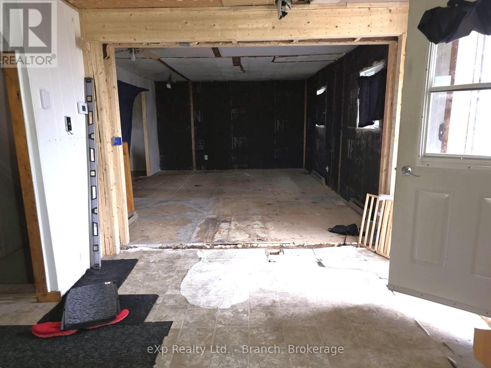 518 11 Highway West — photo 8