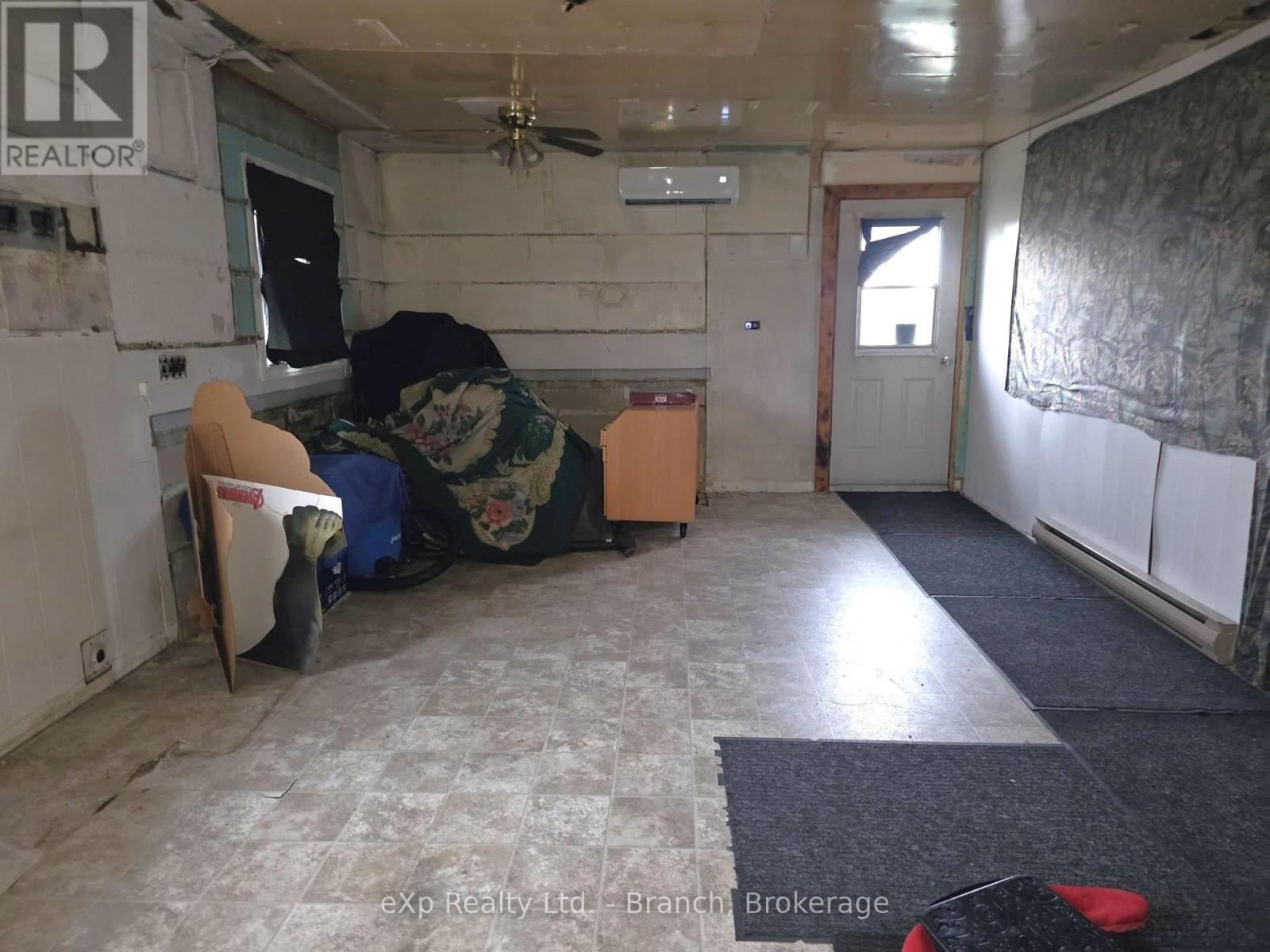 518 11 HIGHWAY W - 9