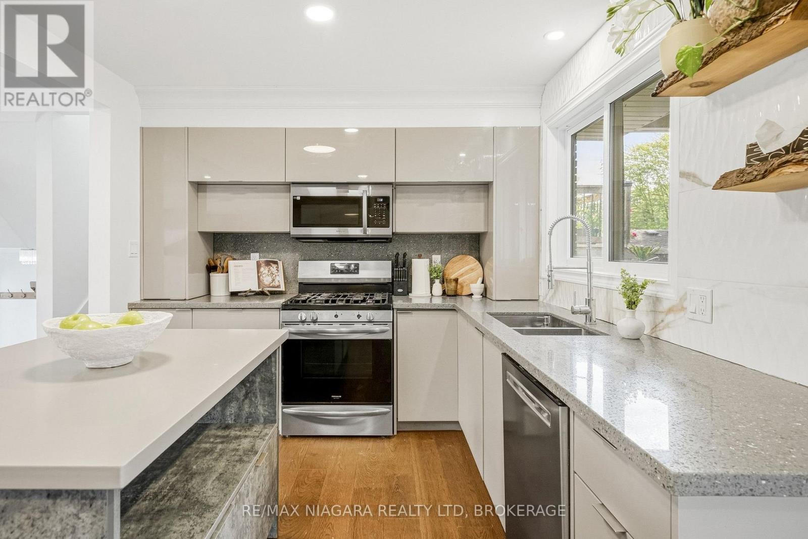 6470 GORE STREET - 15