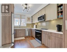 127 Green Gardens Boulevard, Toronto, ON M6A0E2 Photo 8