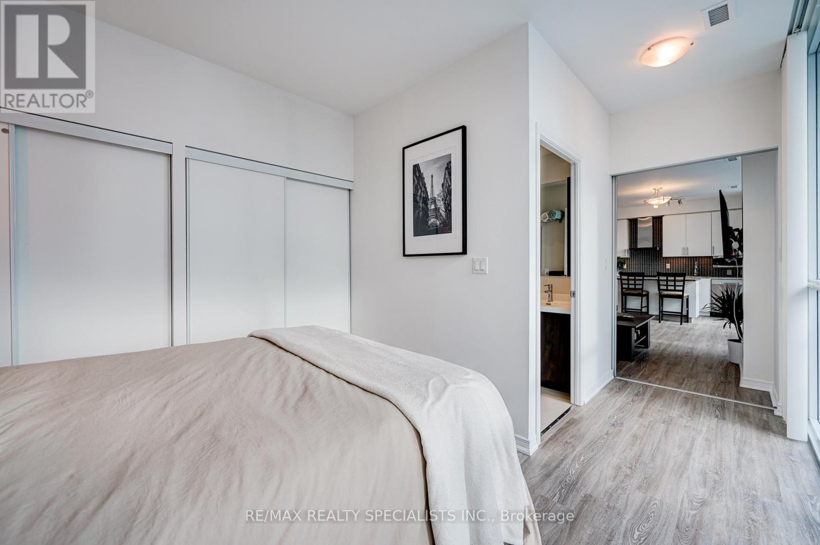 #2305 352 FRONT STREET - 19