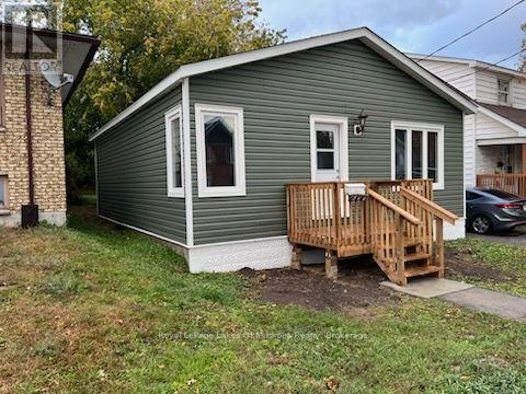 544 MCINTYRE STREET E - 1