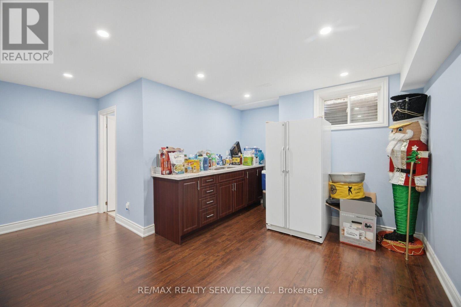 54 WISHING WELL CRESCENT - 39