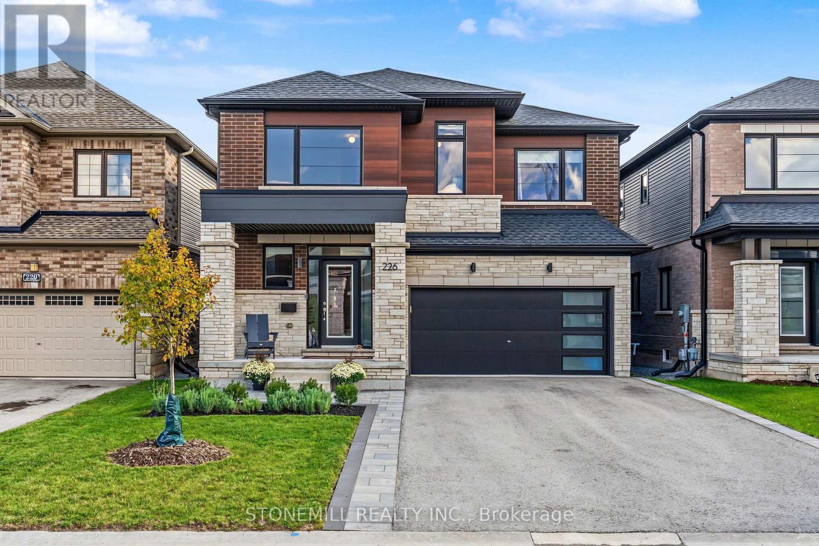 226 MIDLAND PLACE, Welland (Hwy 406/Welland)