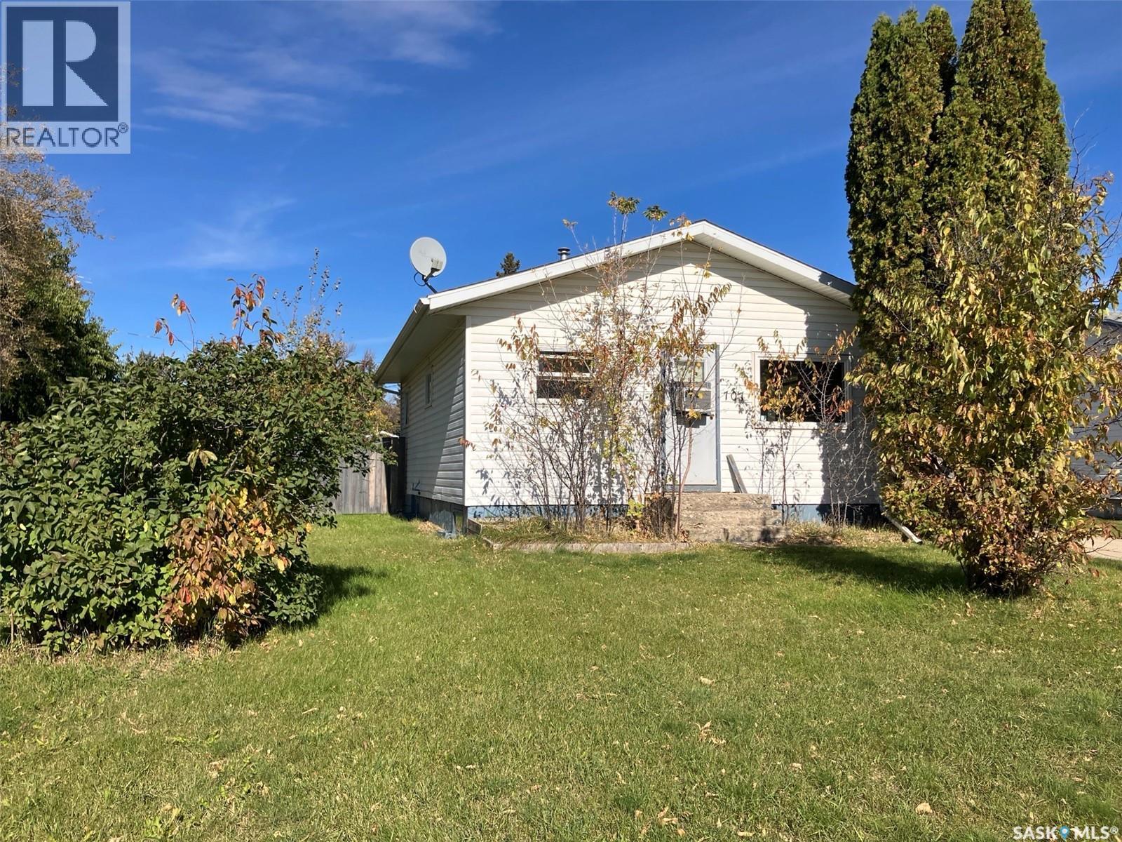 707 10th AVENUE W photo 2