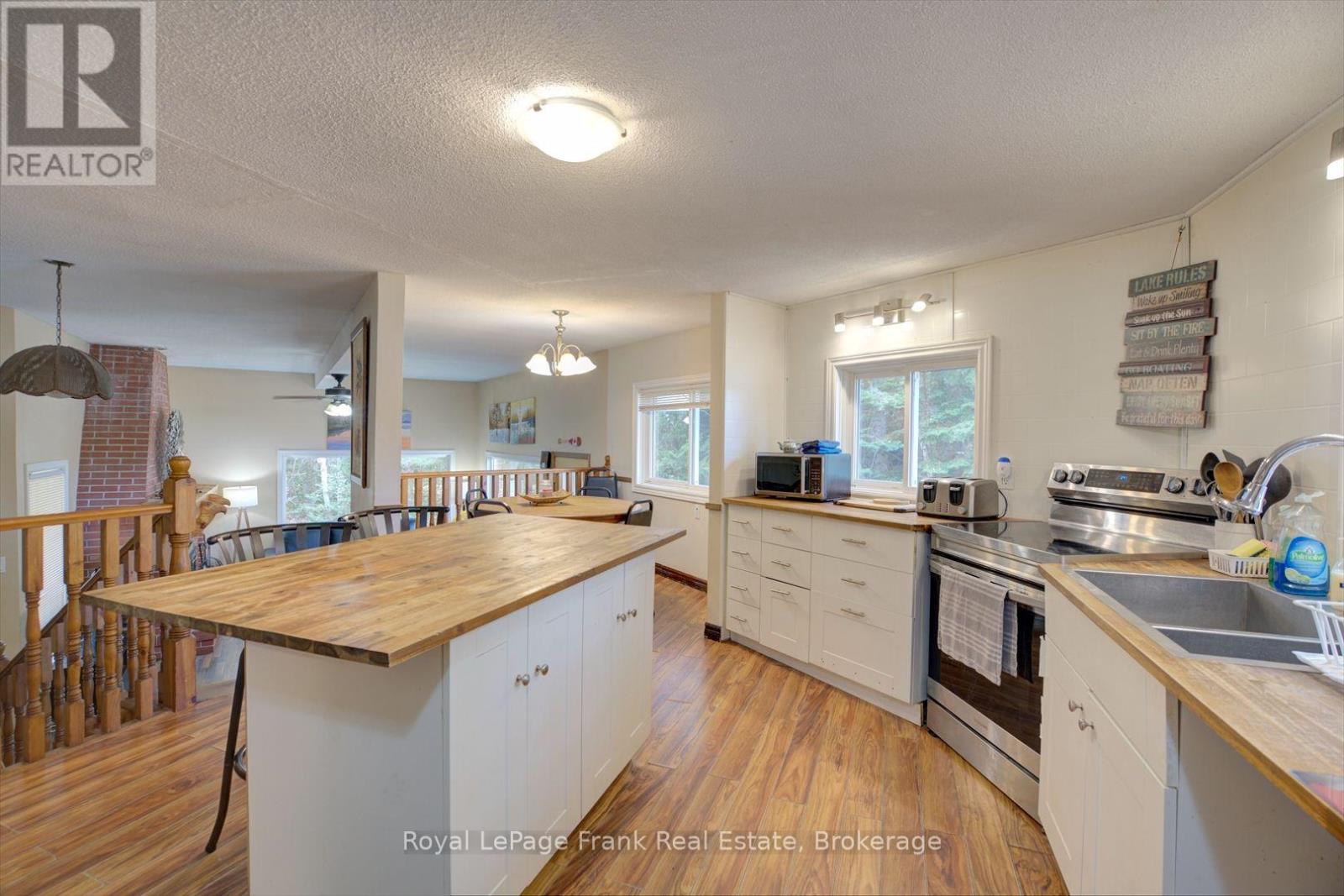 1031 Constance Road, Dysart et al, ON photo 12