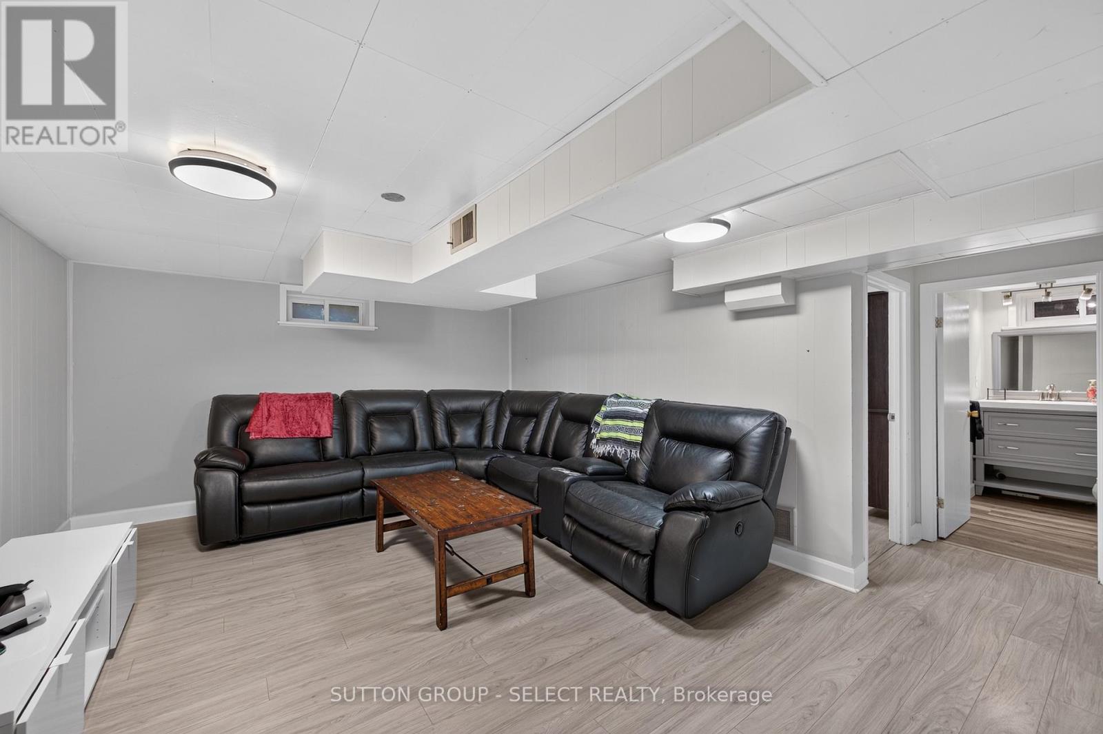 305 STEPHEN STREET - 22