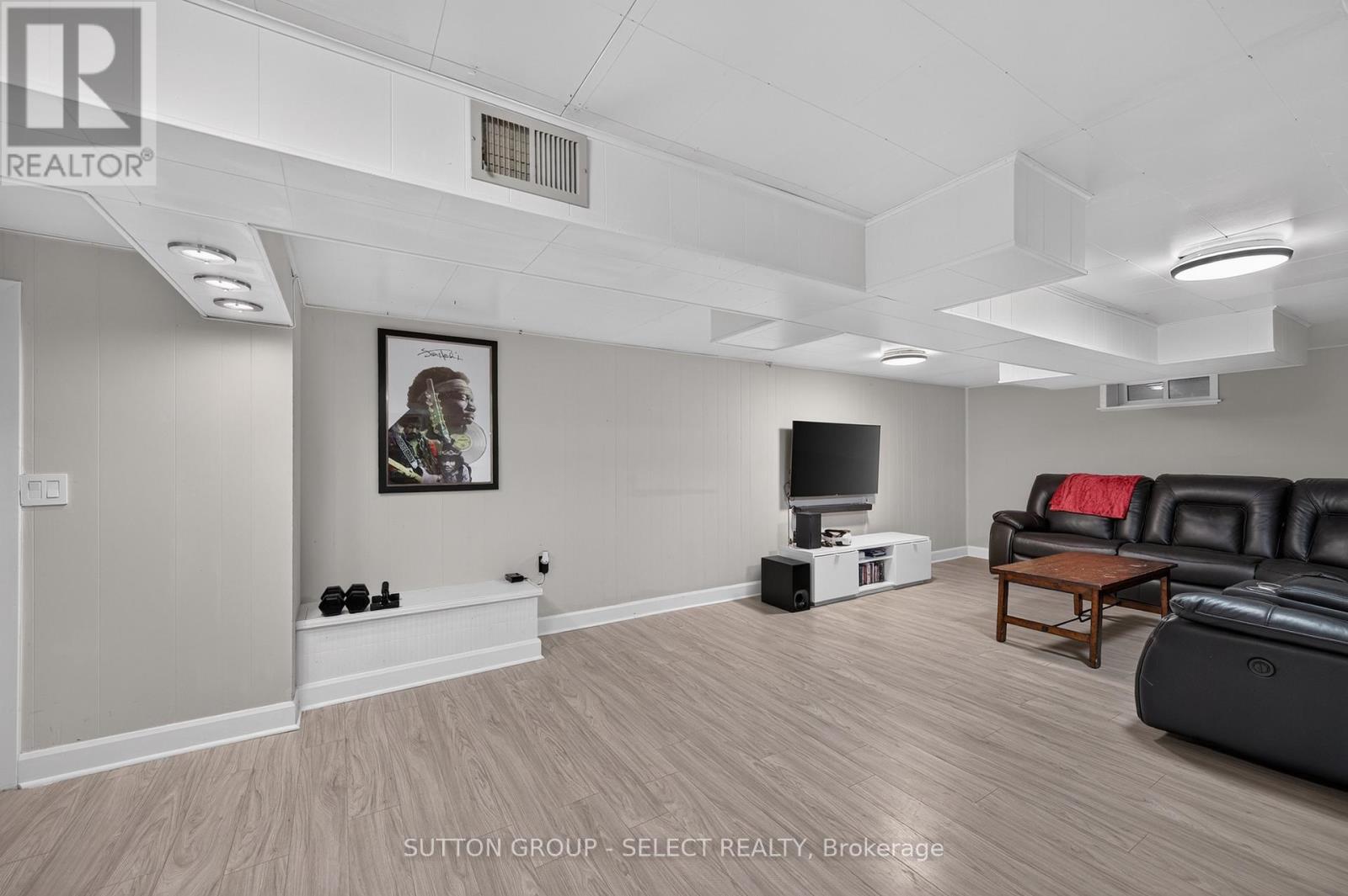 305 STEPHEN STREET - Image 24