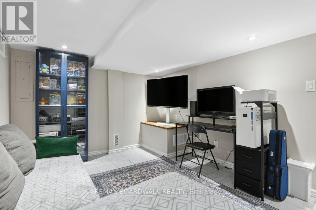 #17 2296 ORIENT PARK DRIVE - 27