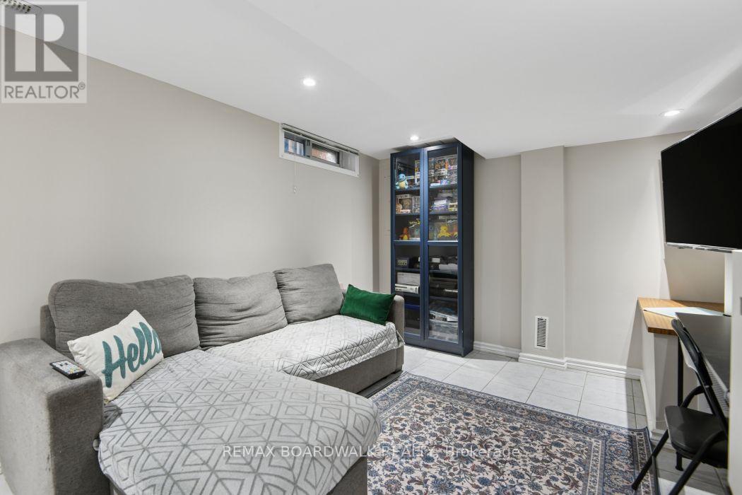 #17 2296 ORIENT PARK DRIVE - 28