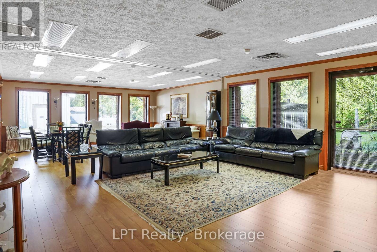 401297 GREY ROAD 17 - Image 14