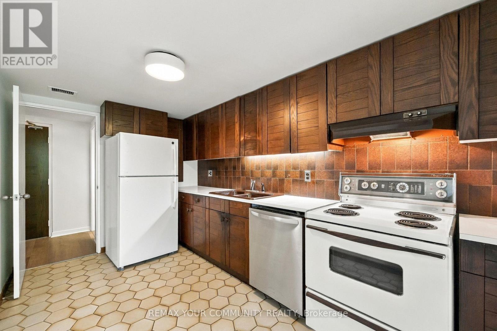 #410 349 ST CLAIR AVENUE W - 12