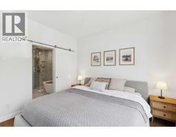 2731 19 Avenue SW - photo 18