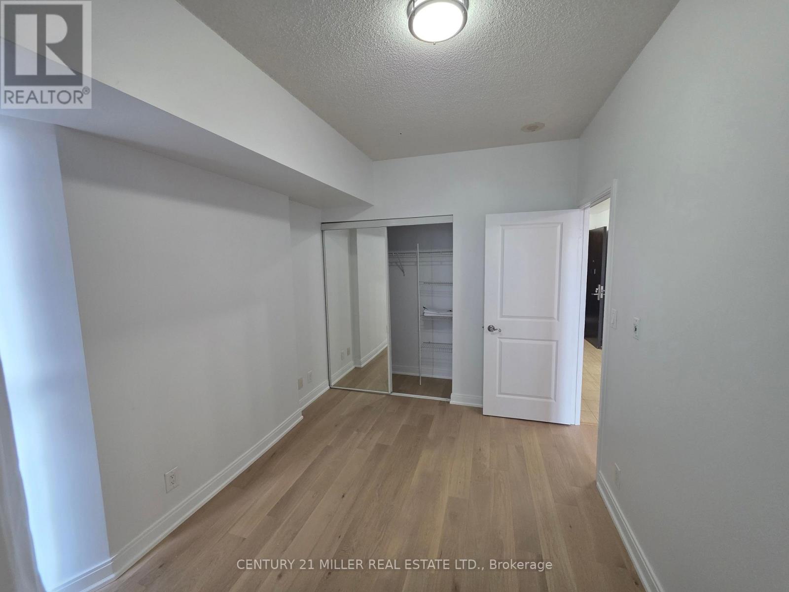 60 Absolute Avenue — photo 13