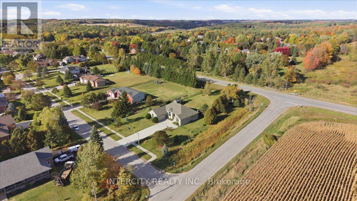 3 Torrance Lane, Centre Wellington, ON photo 3