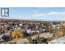 Foyer - 4339 70 Street Nw, Calgary, AB T3B2K4 Photo 10