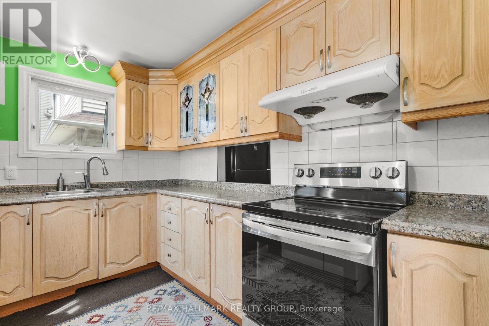 3142 DUMAURIER AVENUE E - Image 9
