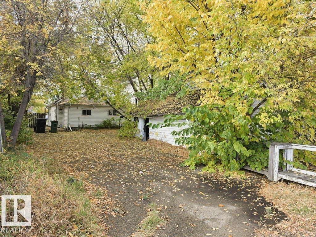 11911 77 ST NW - 8