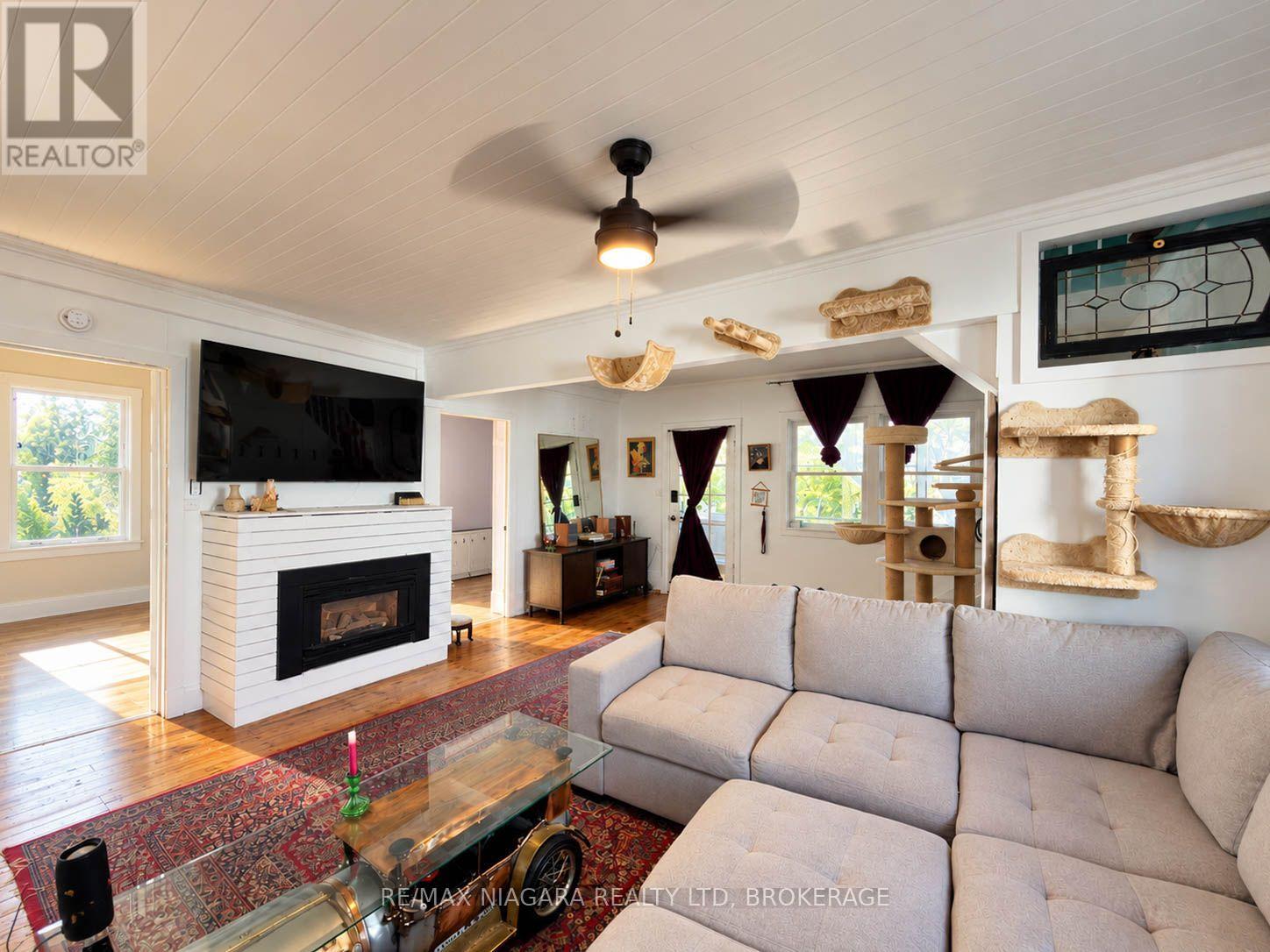118 LINCOLN ROAD E - 21
