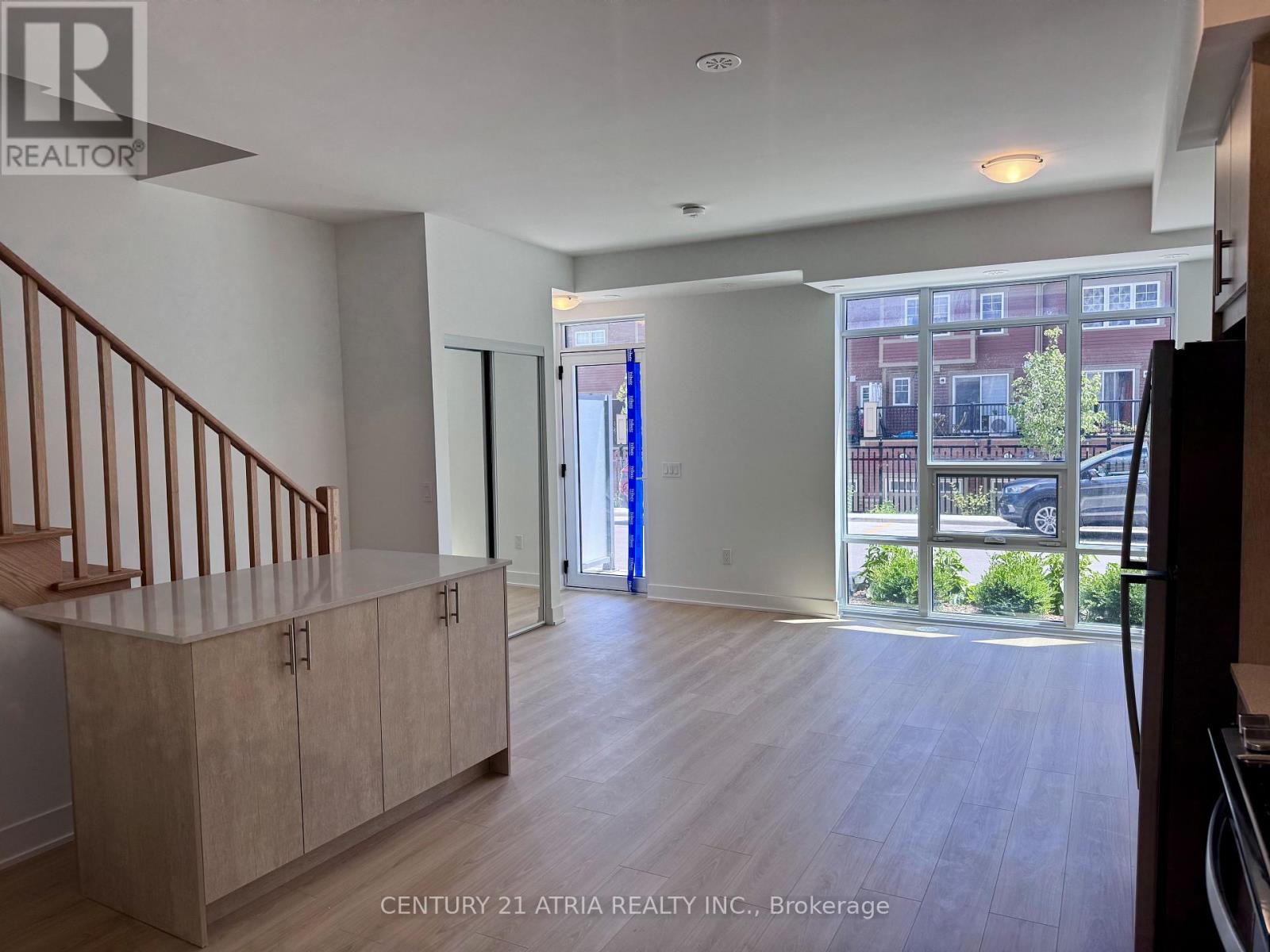 28 Alpine Symphony Path, Oshawa, ON photo 4