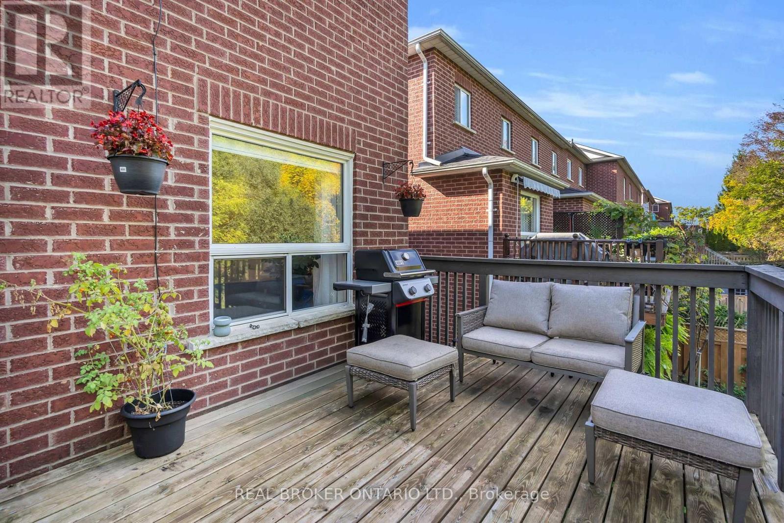 565 Bondi Avenue — photo 13