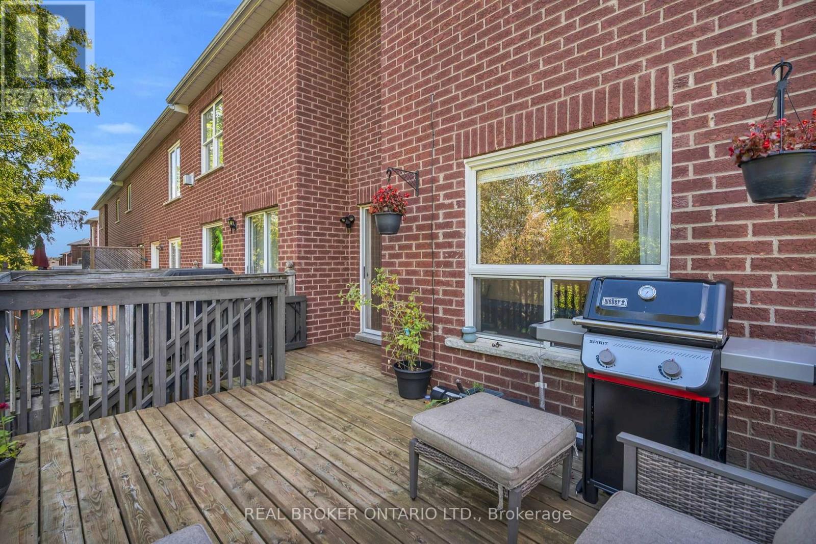 565 Bondi Avenue — photo 14