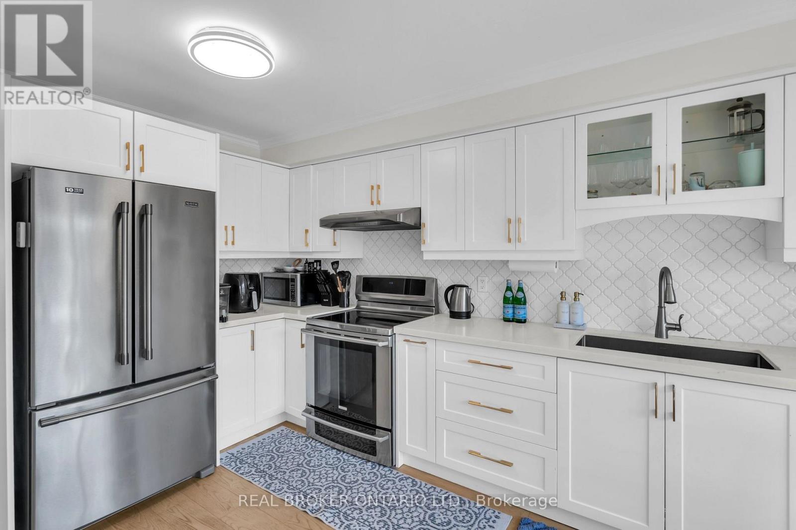 565 Bondi Avenue — photo 17
