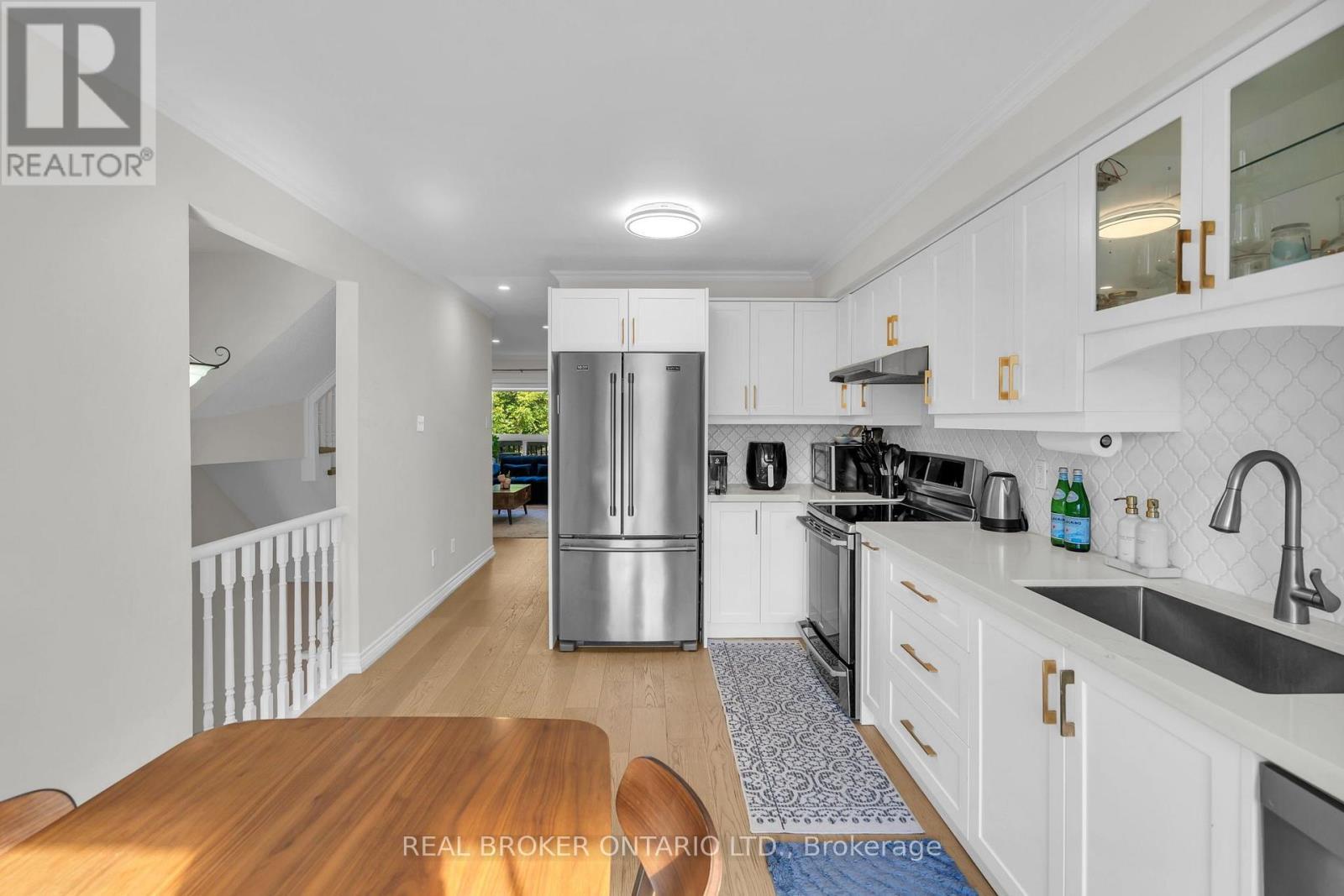 565 Bondi Avenue — photo 20