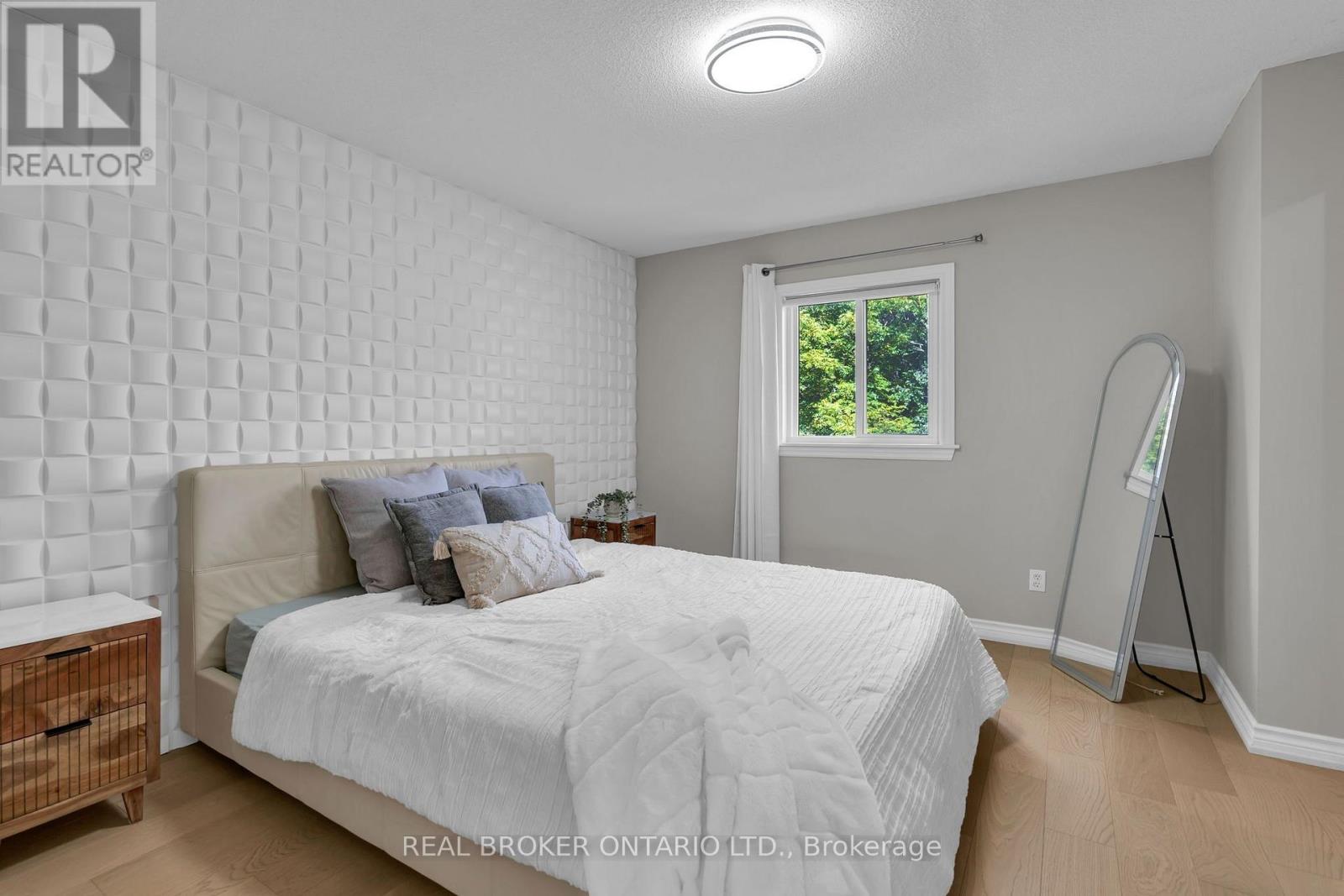 565 Bondi Avenue — photo 23