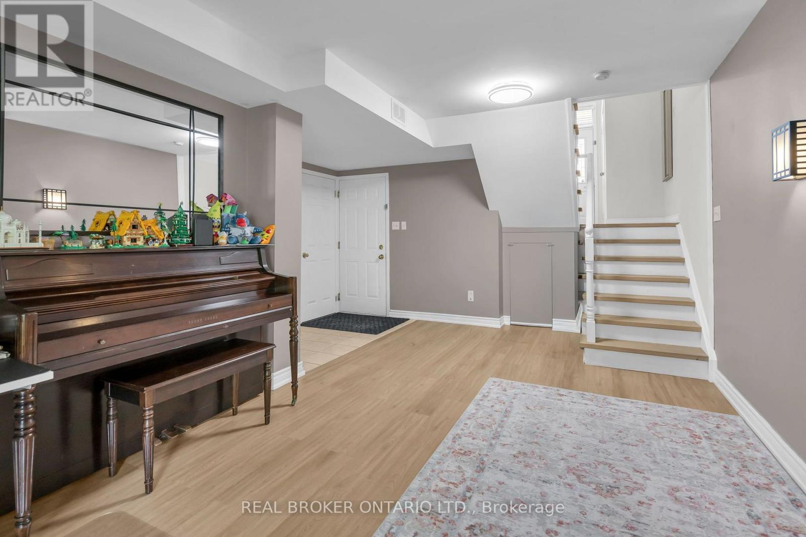 565 Bondi Avenue — photo 31