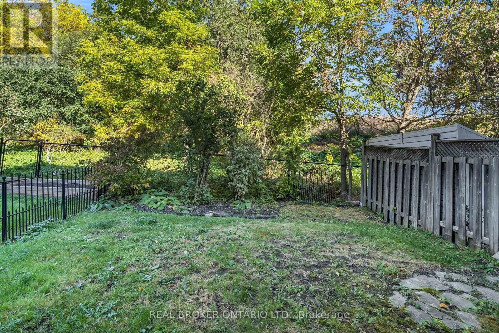 565 Bondi Avenue — photo 37