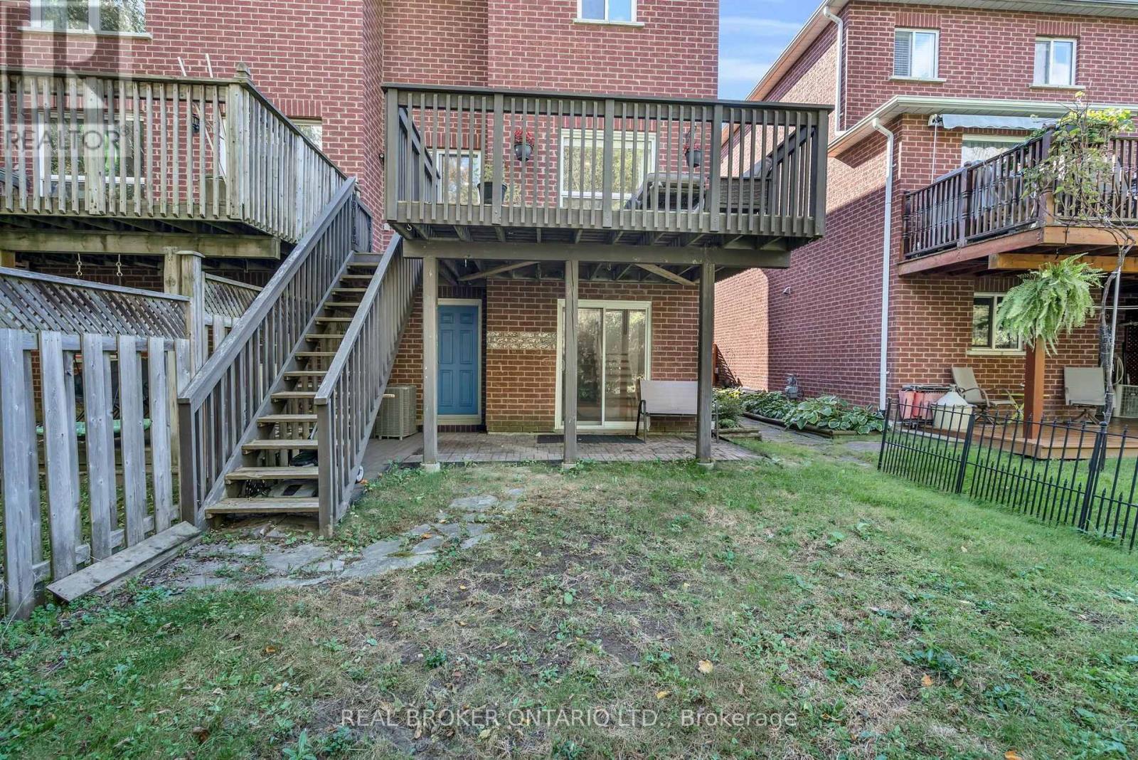 565 Bondi Avenue — photo 38