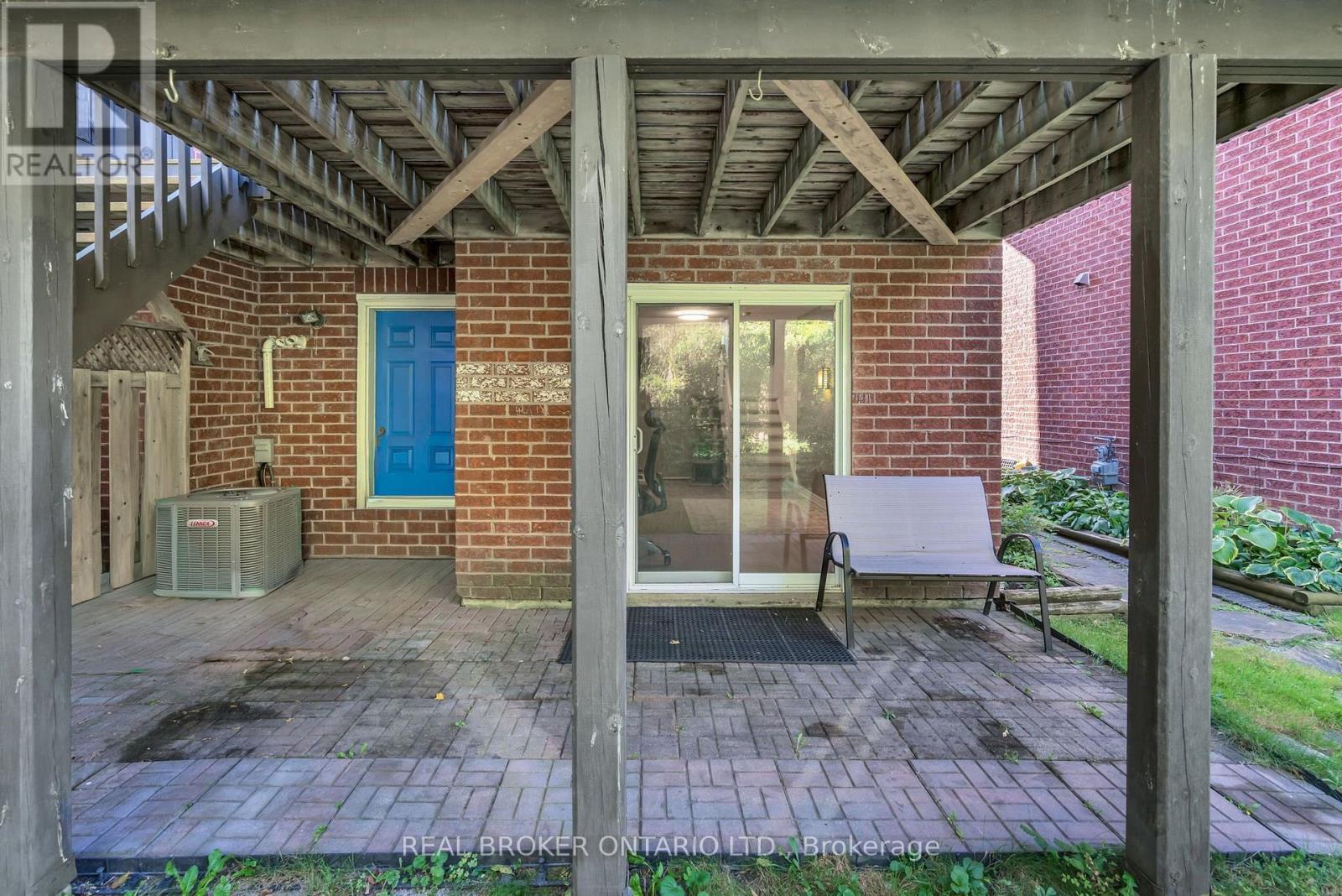 565 Bondi Avenue — photo 40